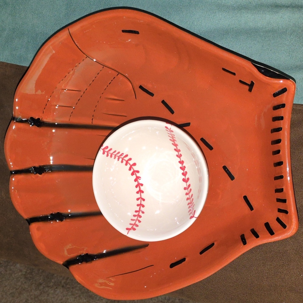 Ceramic Baseball Glove/Ball Chip & Dip Set - Picture 4 of 4